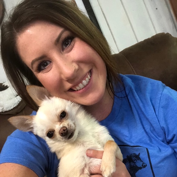 Meet your Posher! 🖤 - Picture 2 of 4